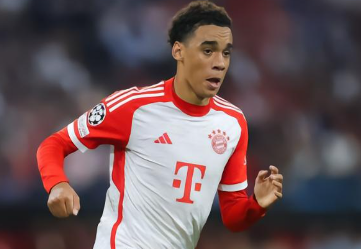 穆西亚拉圣诞动态:与家人共度温馨时光并分享假期